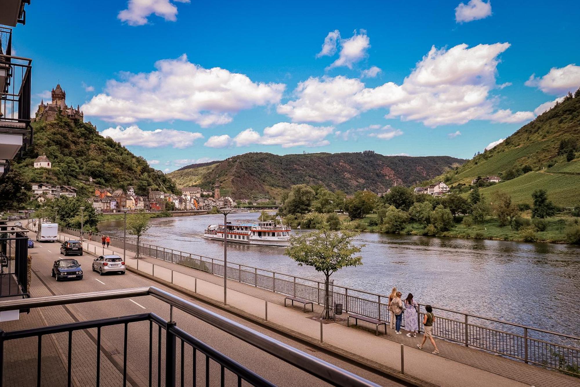 Moselpromenade Villa Moselufer, Panorama & Burg Cochem Blick, Netflix, Balkon Екстериор снимка